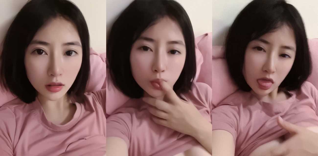 天津素人网红【李韵婷】自慰私拍流出，纤手扣弄骚穴淫水四溢喷涌，跳蛋振动深埋花心挑逗动作撩人至极